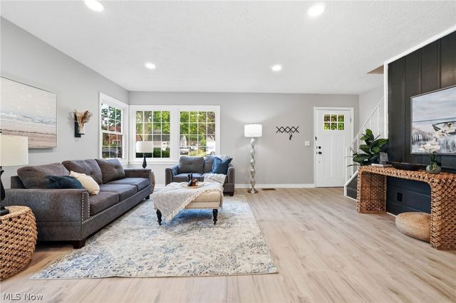 330 Inwood Boulevard, Avon Lake, OH 44012