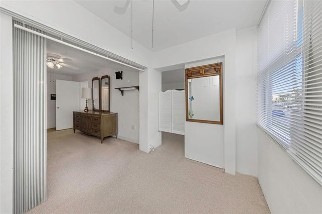 4550 COVE CIRCLE 207, St Petersburg, FL 33708