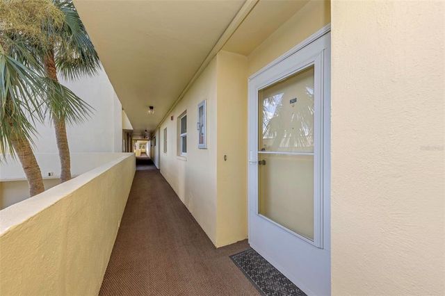4550 COVE CIRCLE 207, St Petersburg, FL 33708