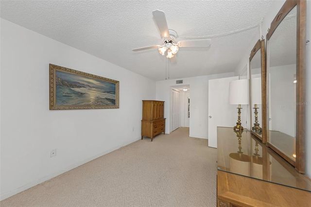 4550 COVE CIRCLE 207, St Petersburg, FL 33708