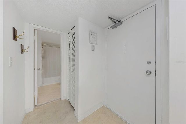 4550 COVE CIRCLE 207, St Petersburg, FL 33708