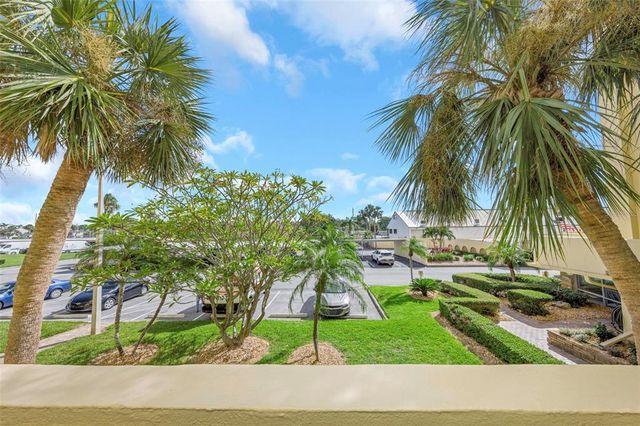 4550 COVE CIRCLE 207, St Petersburg, FL 33708