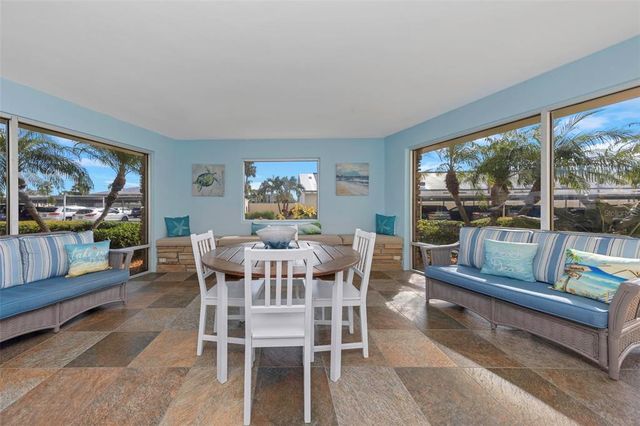4550 COVE CIRCLE 207, St Petersburg, FL 33708