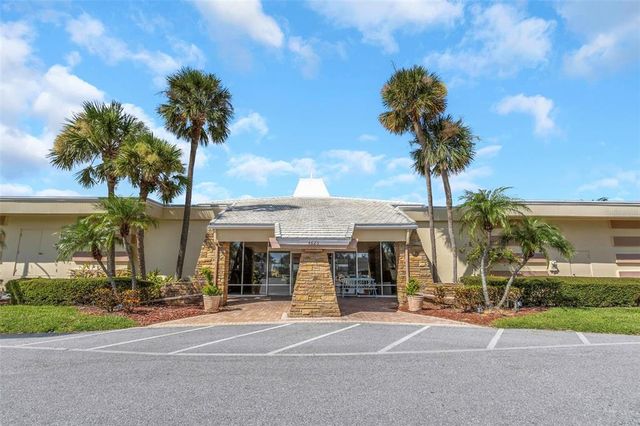 4550 COVE CIRCLE 207, St Petersburg, FL 33708