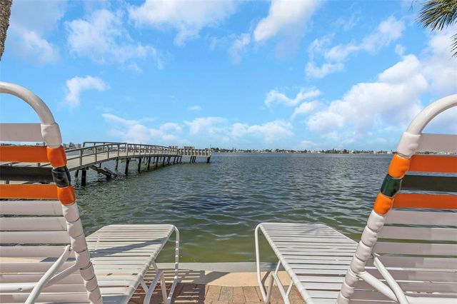 4550 COVE CIRCLE 207, St Petersburg, FL 33708