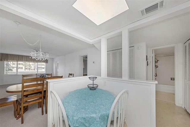 4550 COVE CIRCLE 207, St Petersburg, FL 33708