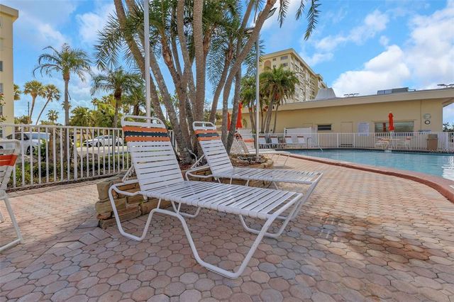 4550 COVE CIRCLE 207, St Petersburg, FL 33708