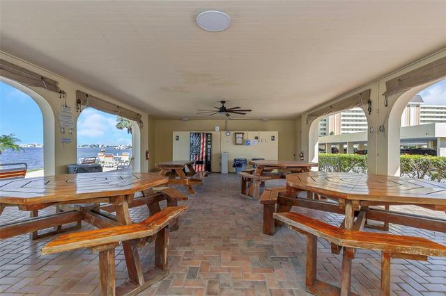 4550 COVE CIRCLE 207, St Petersburg, FL 33708