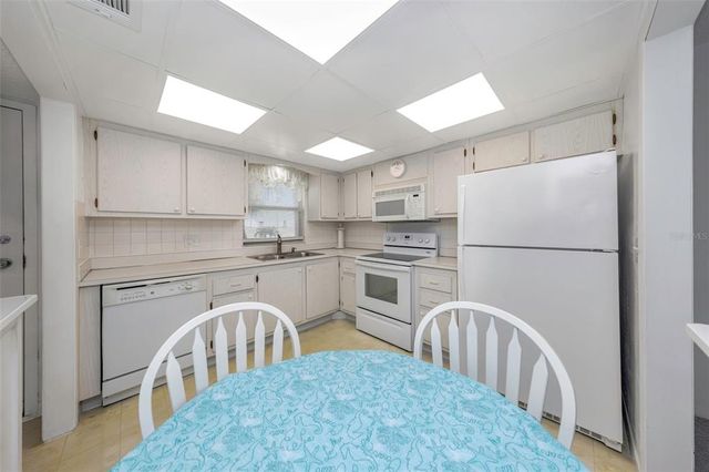 4550 COVE CIRCLE 207, St Petersburg, FL 33708