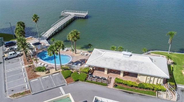 4550 COVE CIRCLE 207, St Petersburg, FL 33708