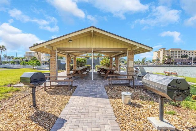 4550 COVE CIRCLE 207, St Petersburg, FL 33708