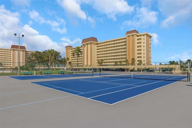4550 COVE CIRCLE 207, St Petersburg, FL 33708