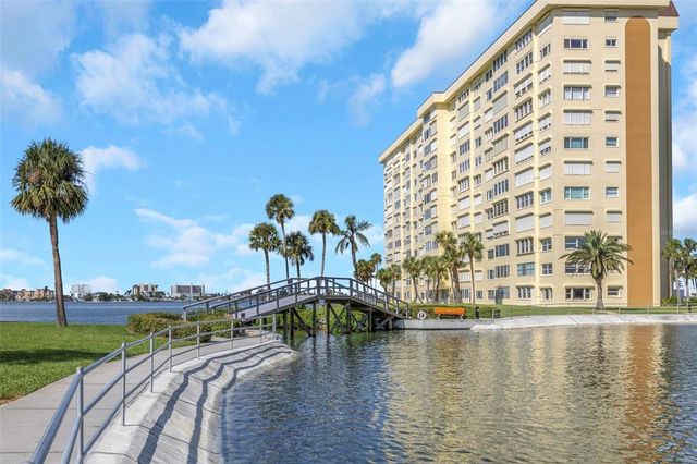 4550 COVE CIRCLE 207, St Petersburg, FL 33708