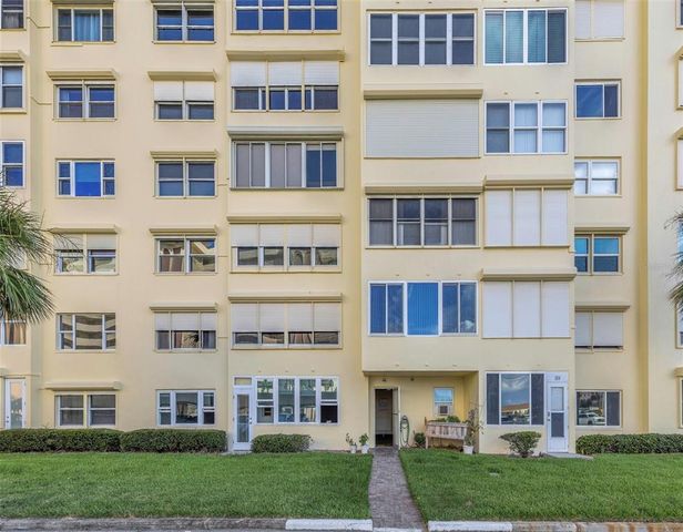 4550 COVE CIRCLE 207, St Petersburg, FL 33708