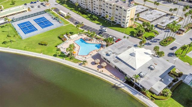 4550 COVE CIRCLE 207, St Petersburg, FL 33708