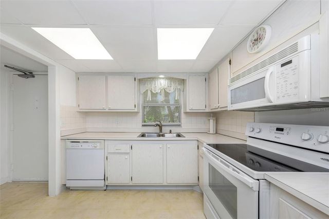 4550 COVE CIRCLE 207, St Petersburg, FL 33708