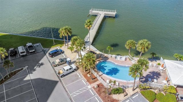 4550 COVE CIRCLE 207, St Petersburg, FL 33708