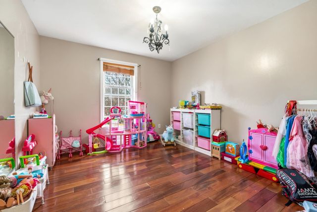 160 S Elm Street, Manchester, NH 03103