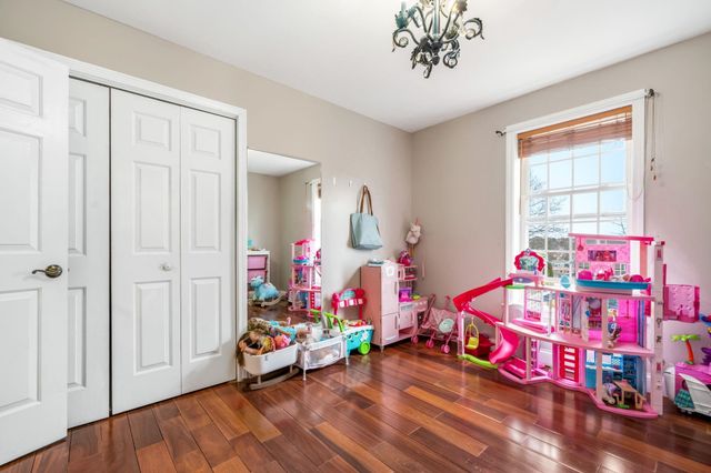 160 S Elm Street, Manchester, NH 03103