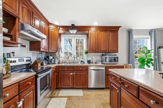 160 S Elm Street, Manchester, NH 03103