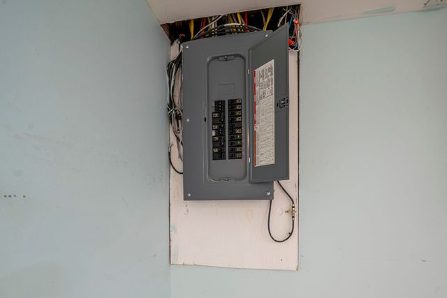 160 S Elm Street, Manchester, NH 03103