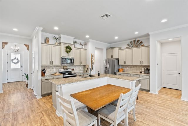 150 Norwood Oaks Dr, Rockport, TX 78382