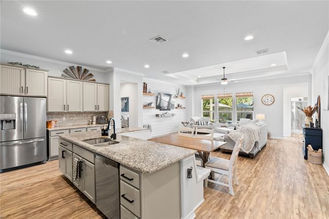 150 Norwood Oaks Dr, Rockport, TX 78382