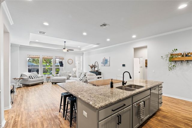 150 Norwood Oaks Dr, Rockport, TX 78382