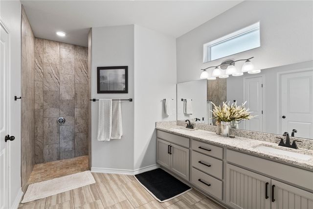 150 Norwood Oaks Dr, Rockport, TX 78382