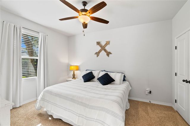 150 Norwood Oaks Dr, Rockport, TX 78382