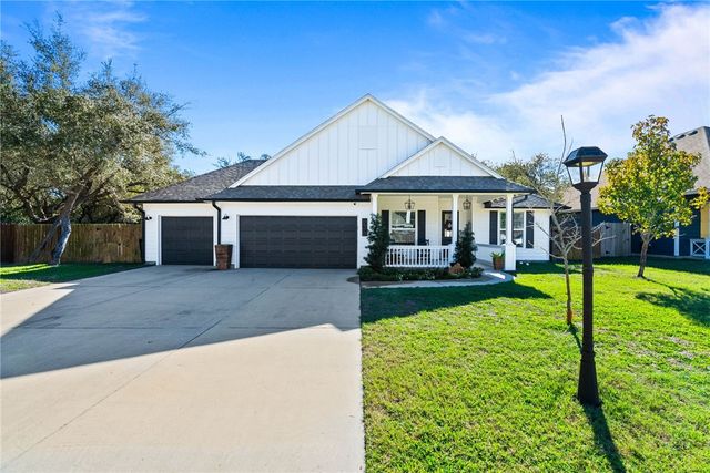 150 Norwood Oaks Dr, Rockport, TX 78382