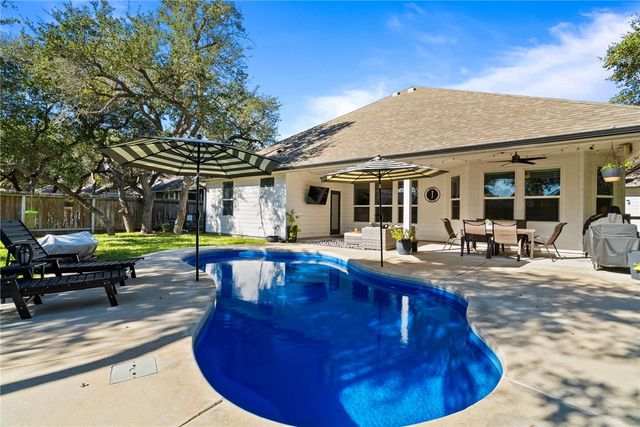 150 Norwood Oaks Dr, Rockport, TX 78382