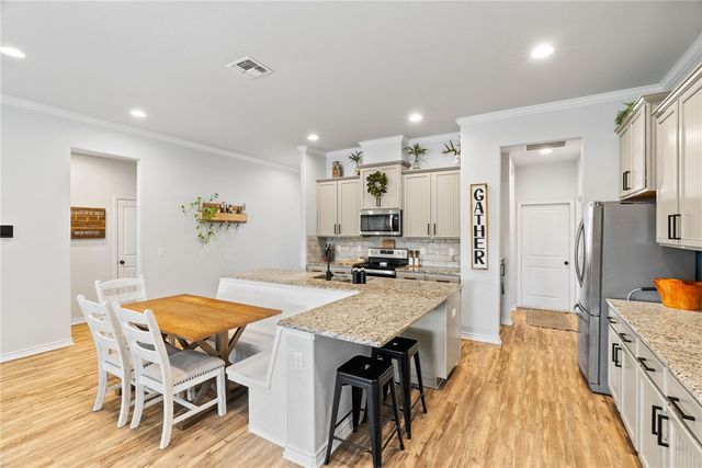 150 Norwood Oaks Dr, Rockport, TX 78382