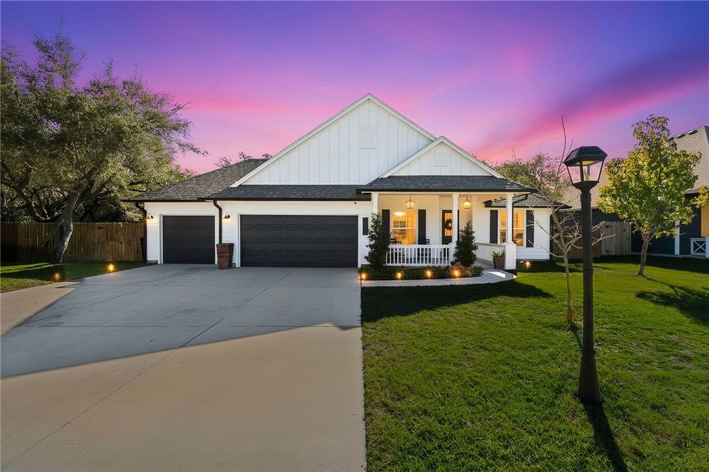 150 Norwood Oaks Dr, Rockport, TX 78382