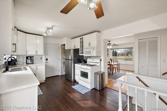 44012 Carrnation Drive, Sterling Heights, MI 48313