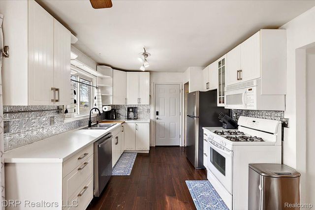 44012 Carrnation Drive, Sterling Heights, MI 48313