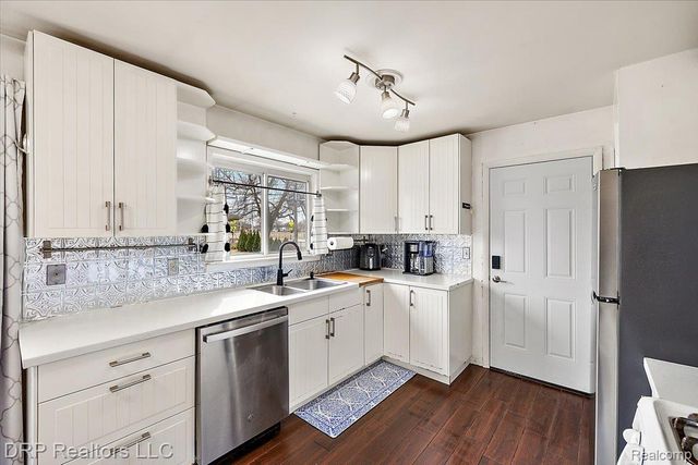 44012 Carrnation Drive, Sterling Heights, MI 48313