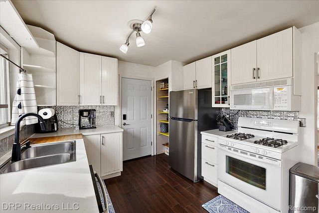 44012 Carrnation Drive, Sterling Heights, MI 48313