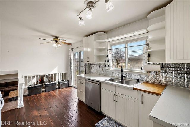 44012 Carrnation Drive, Sterling Heights, MI 48313