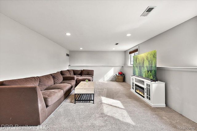 44012 Carrnation Drive, Sterling Heights, MI 48313