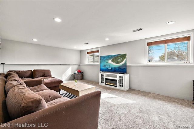 44012 Carrnation Drive, Sterling Heights, MI 48313