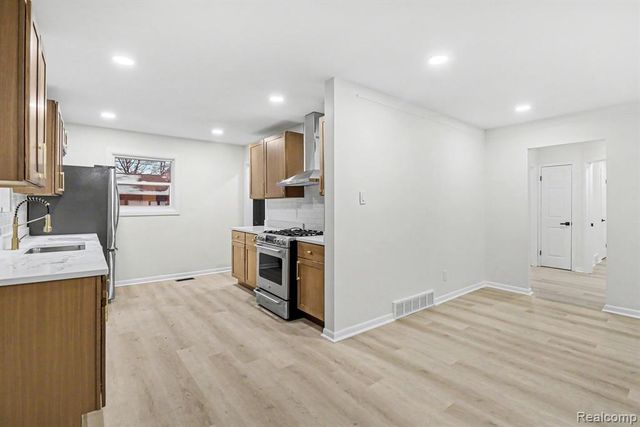 7882 Campbell Street, Taylor, MI 48180