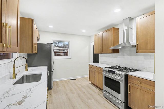 7882 Campbell Street, Taylor, MI 48180