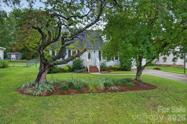 3550 Farm Lake Drive SW, Concord, NC 28027