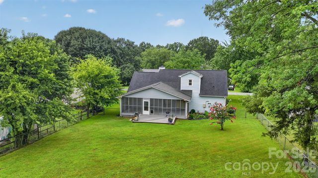 3550 Farm Lake Drive SW, Concord, NC 28027