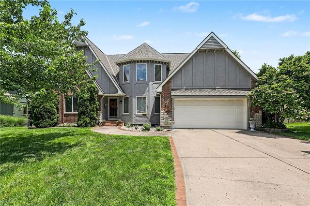 1056 NW High Point Drive, Lee's Summit, MO 64081