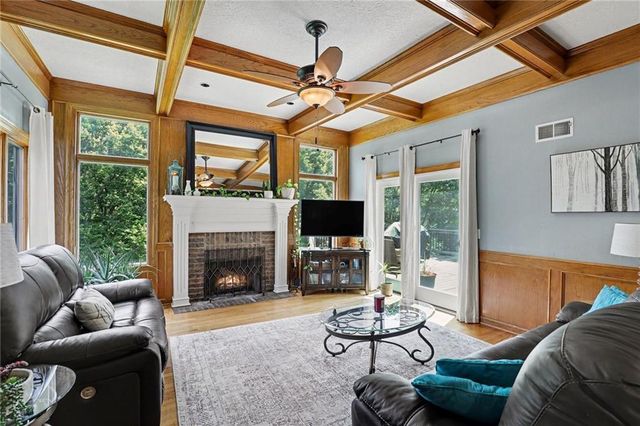 1056 NW High Point Drive, Lee's Summit, MO 64081