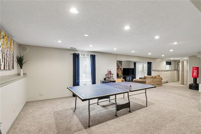 1056 NW High Point Drive, Lee's Summit, MO 64081