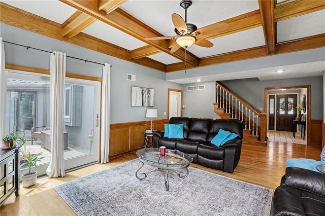 1056 NW High Point Drive, Lee's Summit, MO 64081