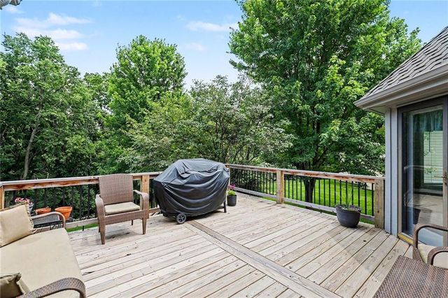 1056 NW High Point Drive, Lee's Summit, MO 64081